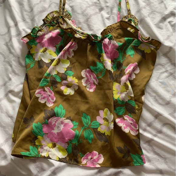 🦋✨ 2/15$ TOPS ✨🦋  Aerie floral silky top - Picture 5 of 8
